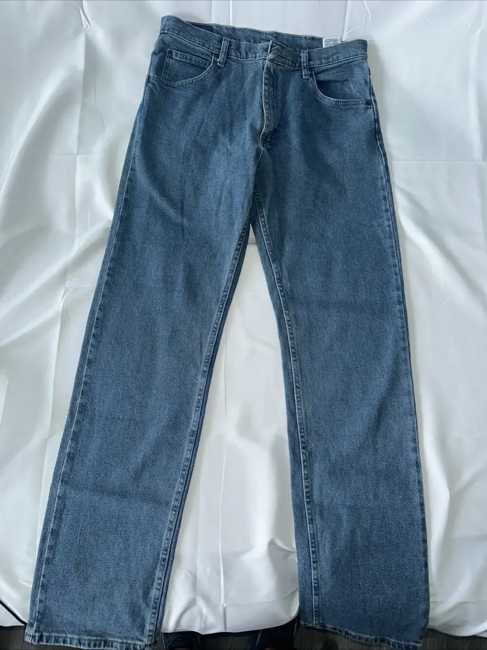 Wrangler Jeans Mens Size 34x34 Light Wash Blue Relaxed Fit Straight Leg Denim